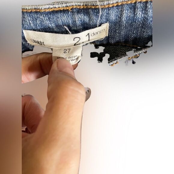 2.1 Denim Jeans- Straight leg - Picture 3 of 3